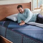 Beautyrest World Class Hybrid Level Three Firm 13" Mattress - Image 9